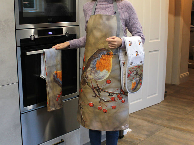 1000-x-750-Robin-Apron,-Oven-Glove-and-tea-Towel