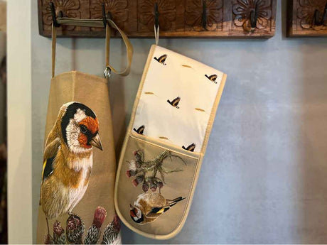 1000x750-goldfinch-aprong-oven-glove-hanging-up