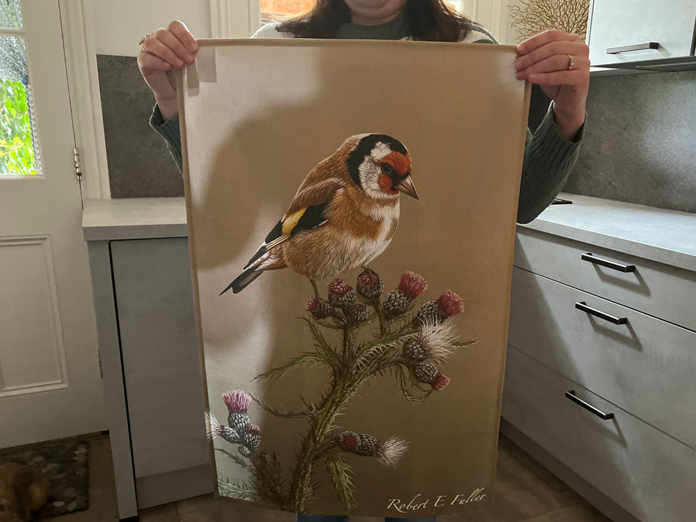 1000x750-goldfinch-teatowel-hands-IMG_2722