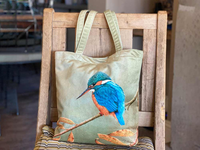 1000x750-kingfisher-tote-on-chair-IMG_4277