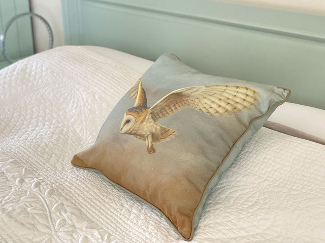 1200x-900-Barn-owl-cushion-on-bed-IMG_9482